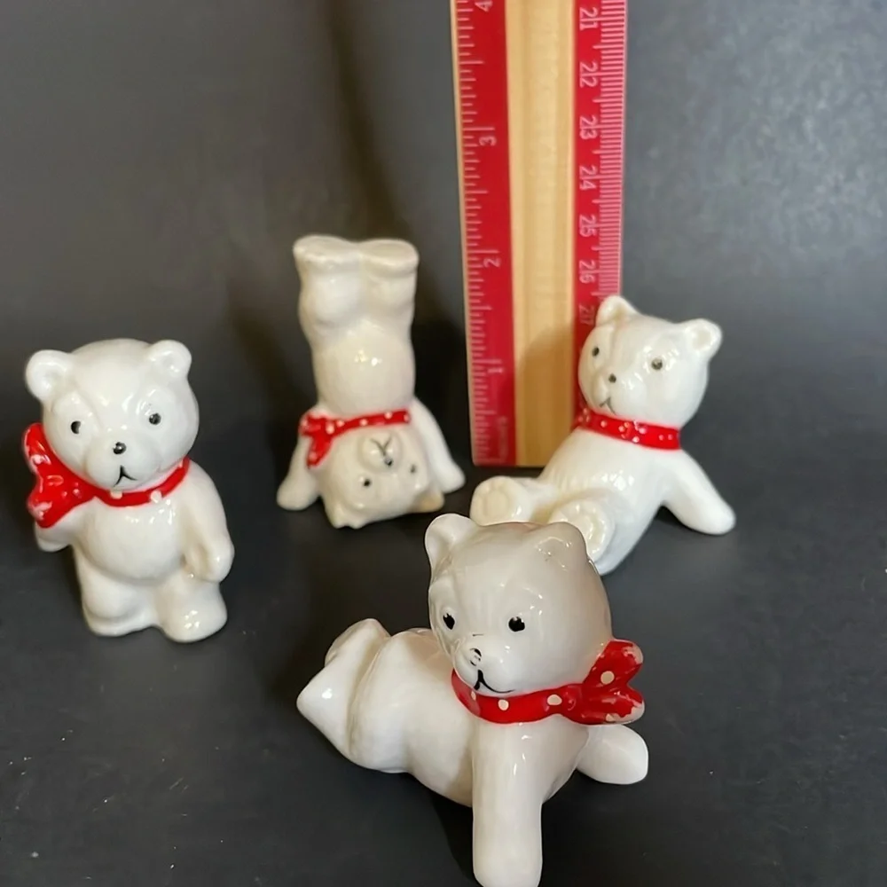 Set‎ of (4) Porcelain/china Posing Polar Bears with Red Bows